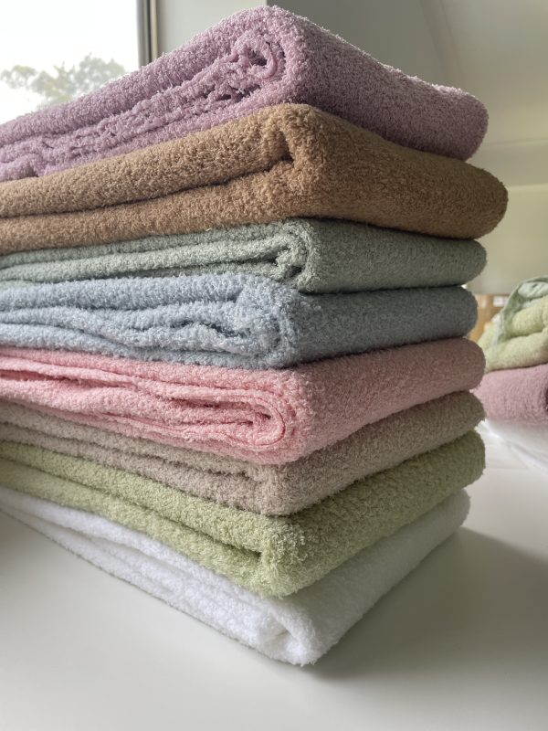 White Fluffy Knit - 89cm Remnant - Image 2