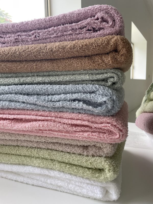 White Fluffy Knit - 89cm Remnant - Image 3